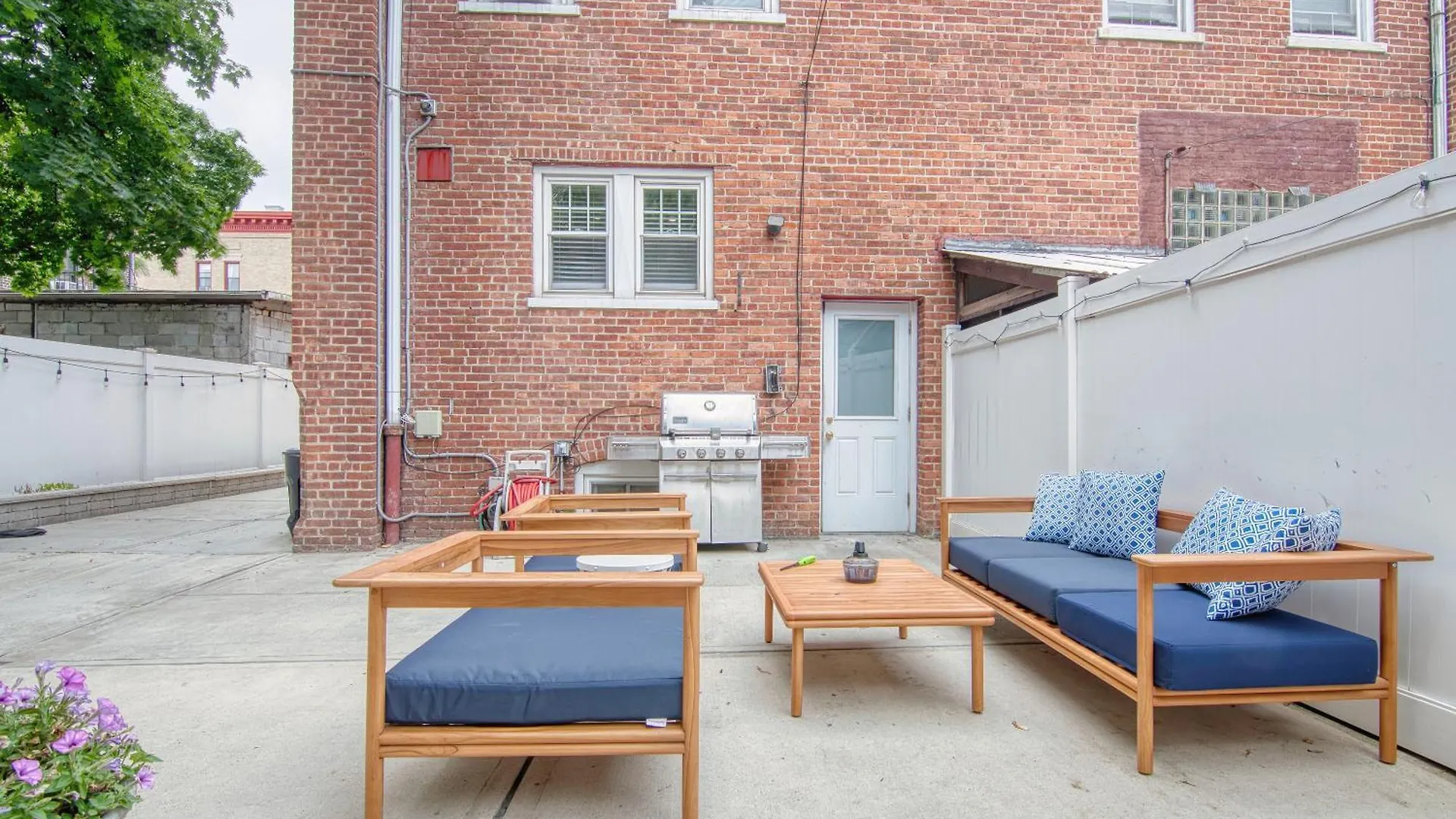 4 Bedroom, 2 Bath, King Beds, Outdoor Space, Grill, Free Parking, Nice Area 펜션 뉴욕