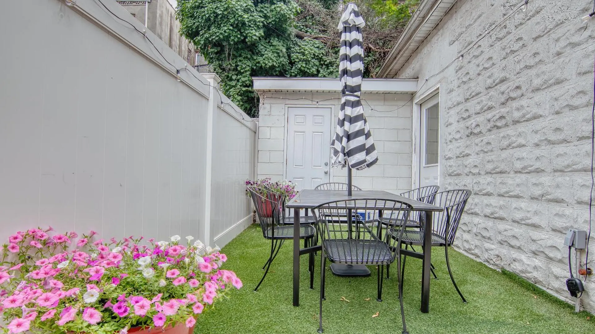 4 Bedroom, 2 Bath, King Beds, Outdoor Space, Grill, Free Parking, Nice Area 뉴욕
