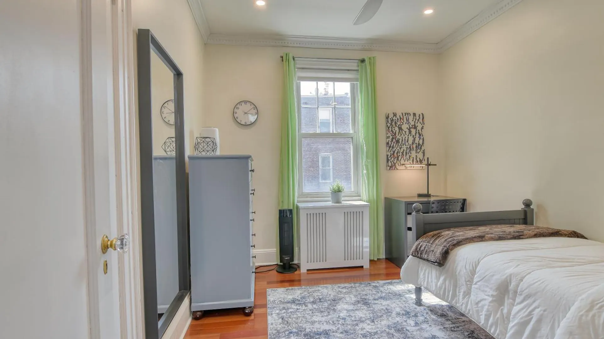 別荘 4 Bedroom, 2 Bath, King Beds, Outdoor Space, Grill, Free Parking, Nice Area 米国