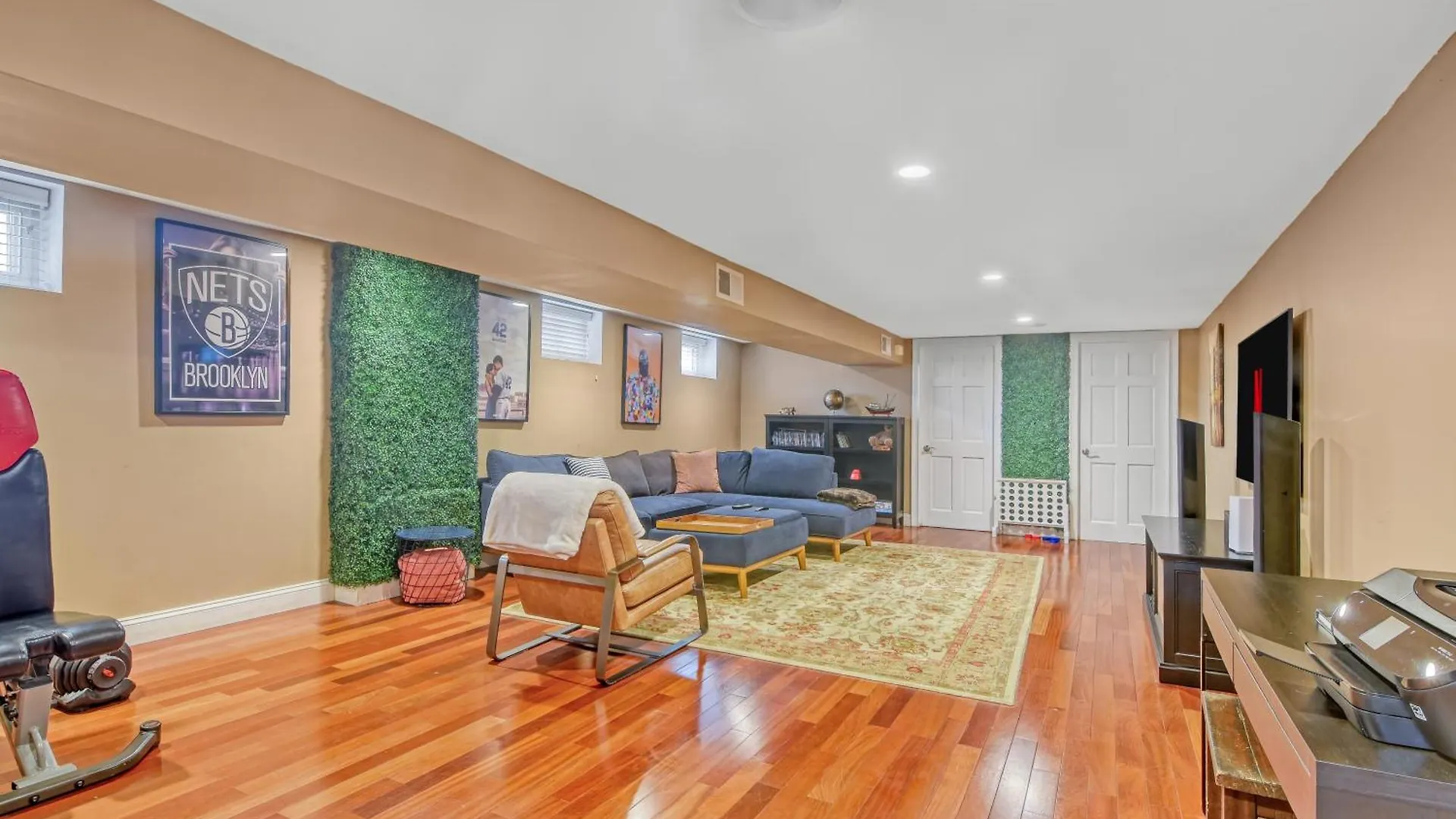 4 Bedroom, 2 Bath, King Beds, Outdoor Space, Grill, Free Parking, Nice Area 別荘 ニューヨーク